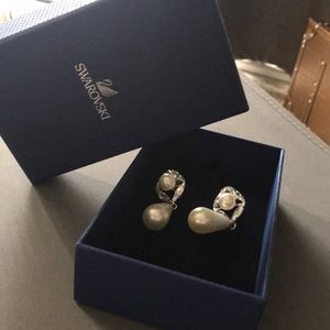 Swarovski crystal pearl earing